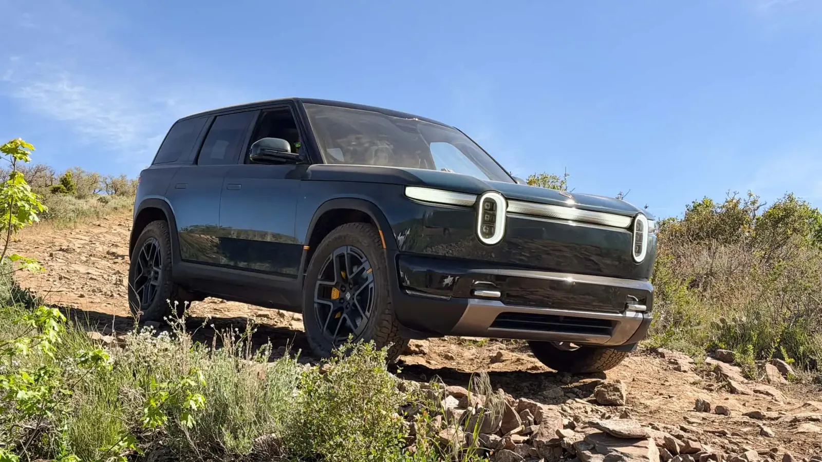 2027 Rivian R2: Primeira Dirigida em Estrada e Off-Road