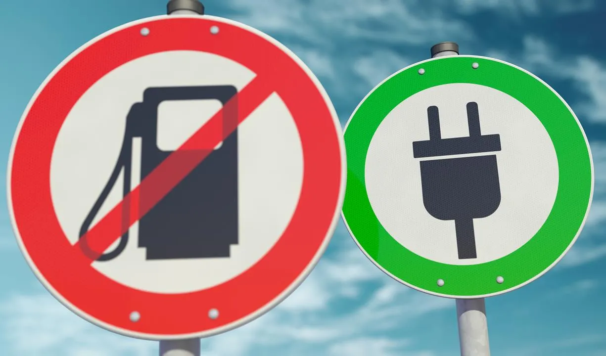 Il governo abbandona la tassa sulle auto vecchie a combustione interna prevista nel KPO