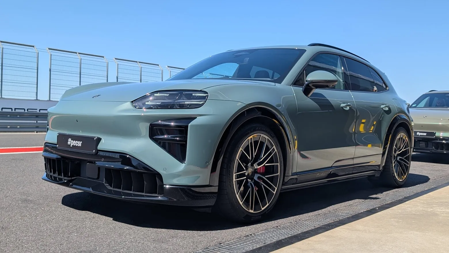 prima parte del Porsche Cayenne Electric