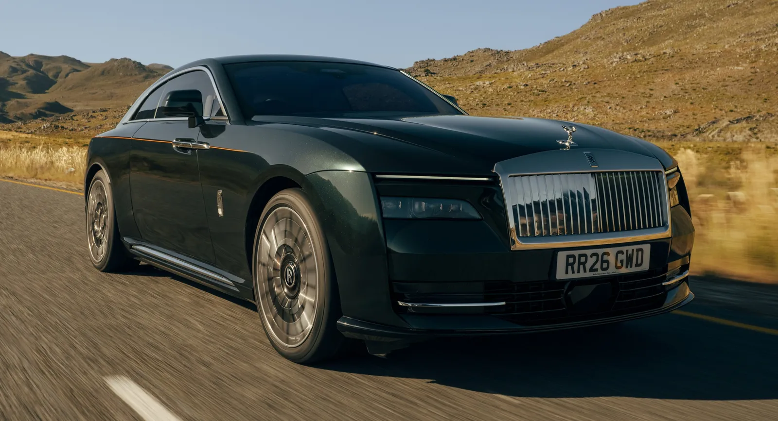 Il Rolls-Royce Spectre, dopo il restyling, offre una maggiore autonomia. Per un acquirente tipico di RR è sufficiente per quasi 4 settimane di utilizzo.