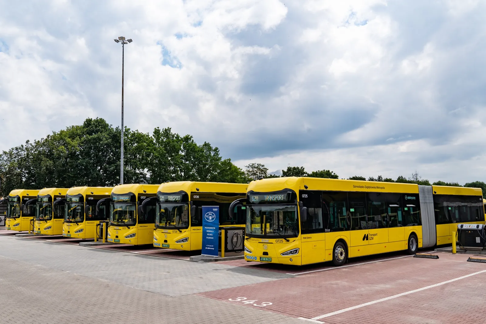 La metropoli di Górnośląsko-Zagłębiowska con 73 nuovi autobus elettrici. GLIWICE, Świerklaniec, Katowice, Sosnowiec