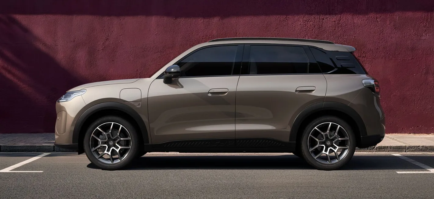 Leapmotor B03X: prezzo a partire da 94.900 zł per 39,8 kWh e da 104.400 zł per 53 kWh. Una Toyota Yaris Cross elettrica, ma prodotta in Cina