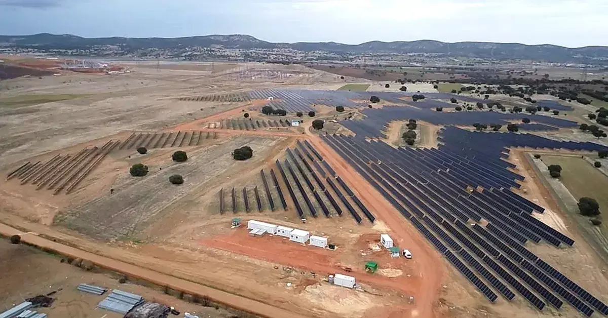 Tesla buys the entire output of a new 140 MW Texas solar farm
