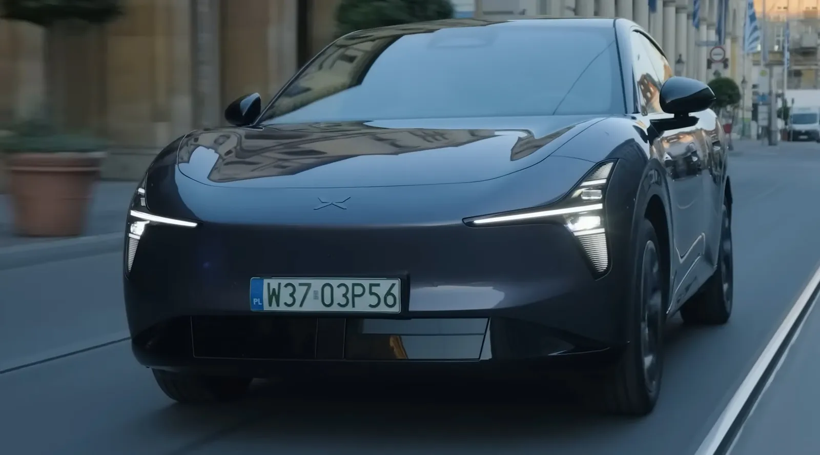 Xpeng L03 come tentativo di trionfare sulla motoristica tedesca, preoccupazione dei clienti dell’Xpeng P7+, annuncio della costruzione di 4.000 punti di ricarica