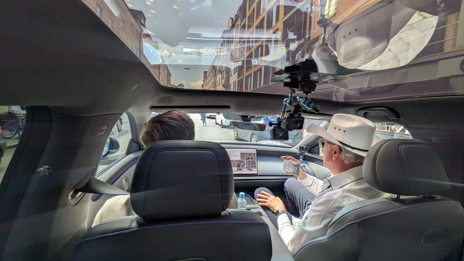 Teste de condução do XPENG LO3 VLA 2.0 em Munique com Roger Atkins. Foto de Larry Evans