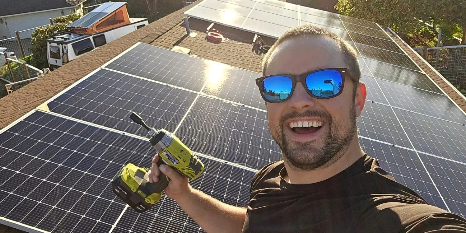 Sistema solar no telhado da GM Energy + bateria residencial + GMC Sierra EV