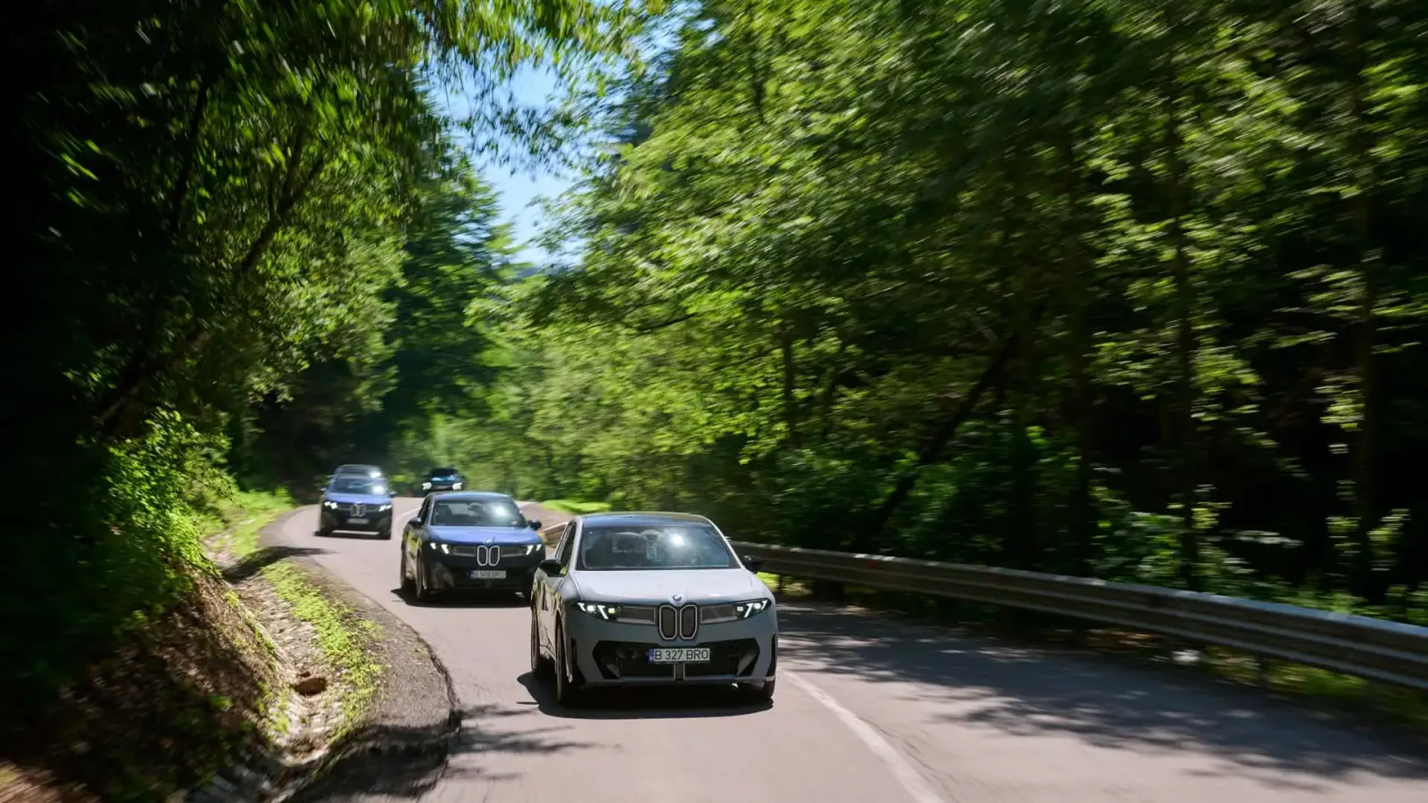 Viaje por carreteras de Rumania con el BMW iX3 2026