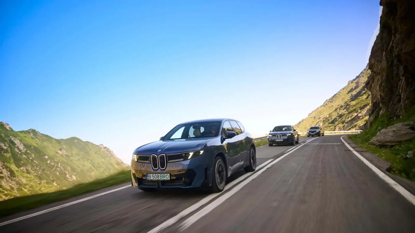 Viaje por carreteras en Rumania con el BMW iX3 2026