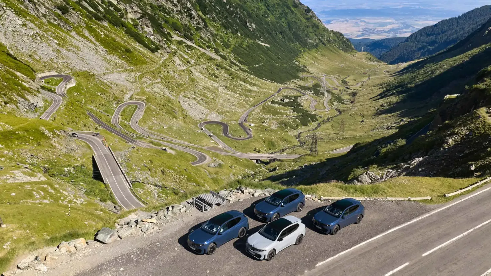 Viaje por carreteras en Rumania con BMW iX3 2026