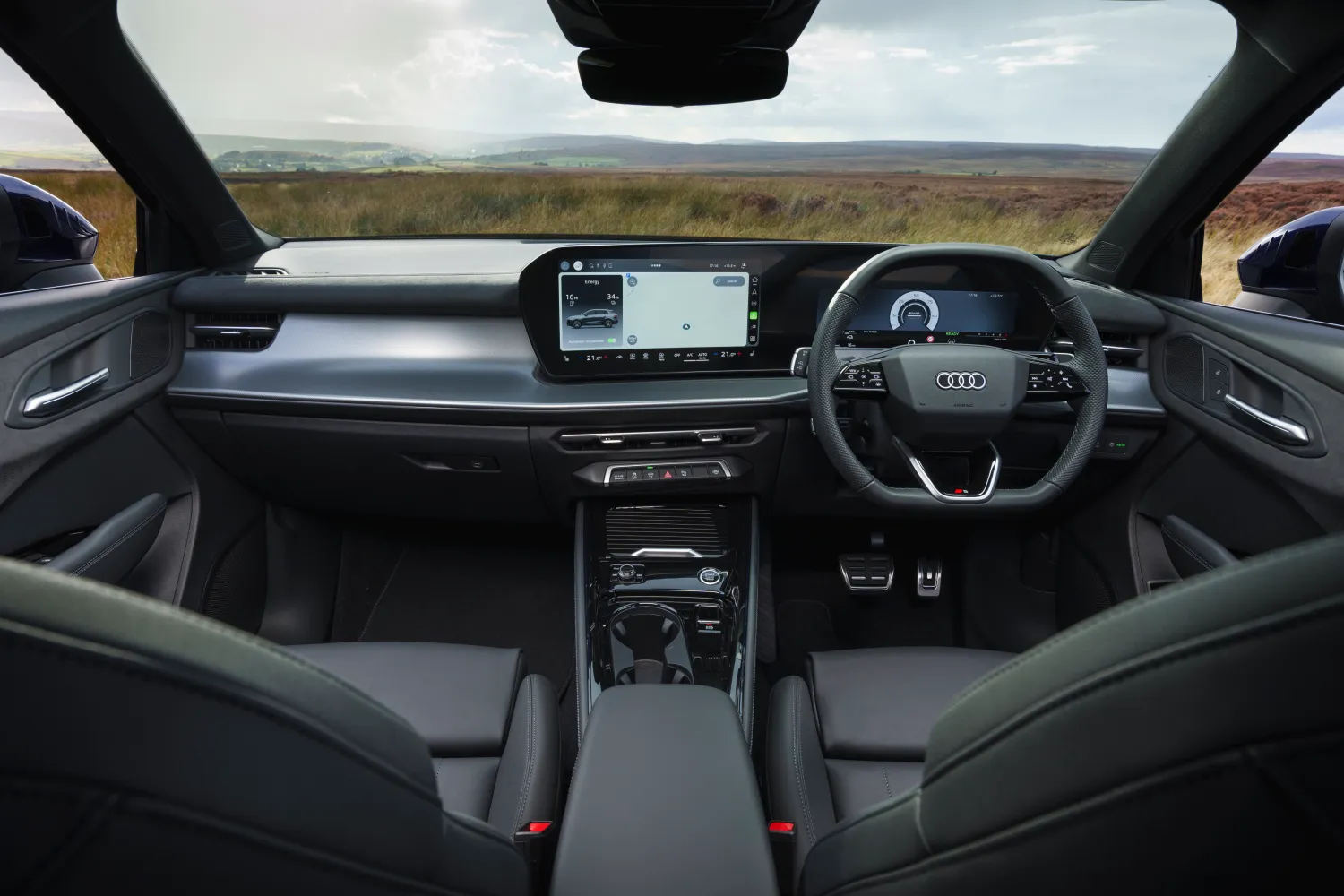 interior do audi q3 s line