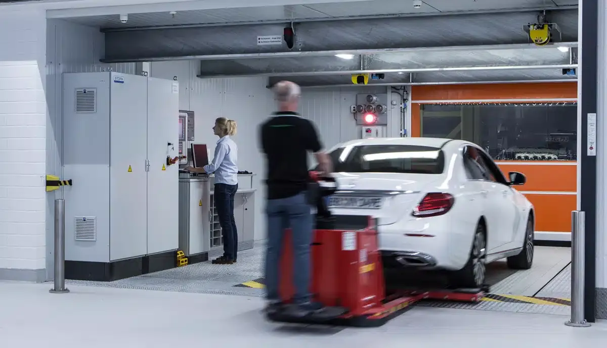 Mercedes-Werkstatt