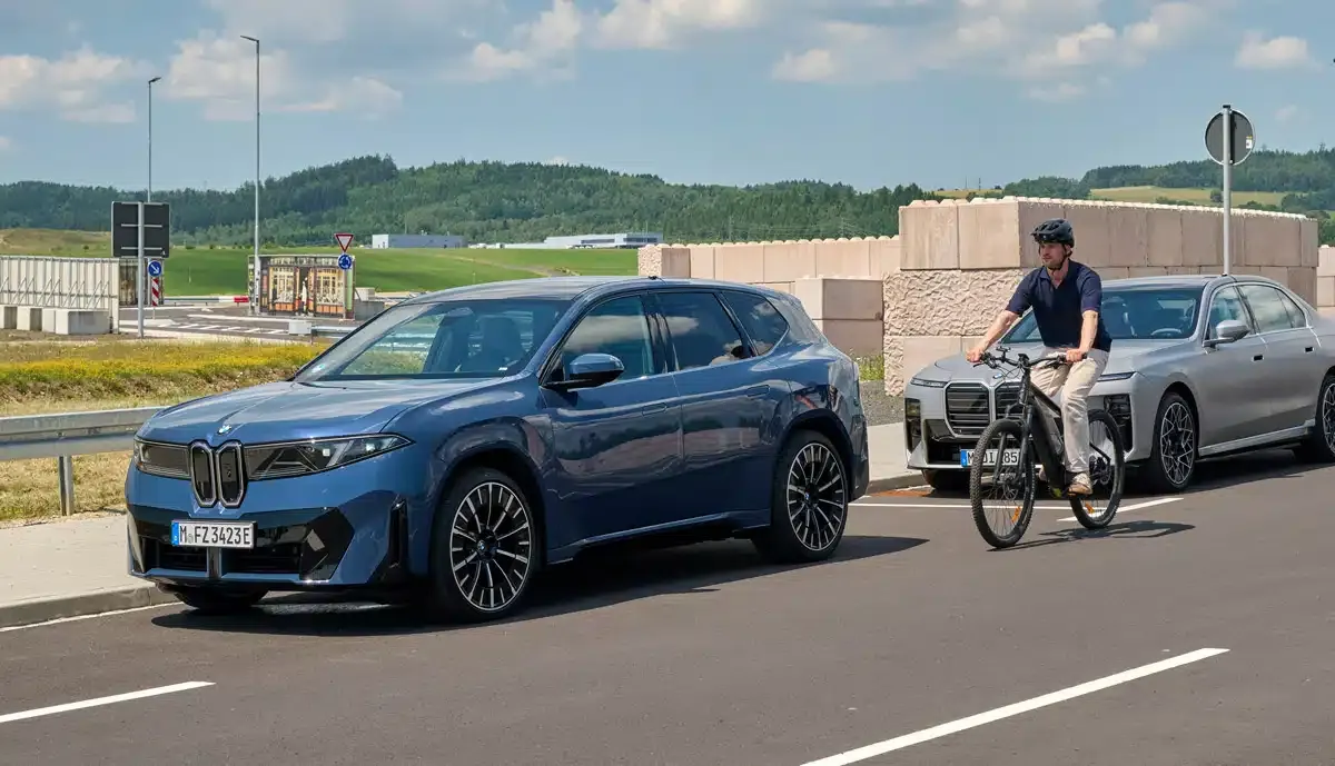 BMW erweitert aktive Sicherheitsfunktionen mit der „Neuen Klasse“