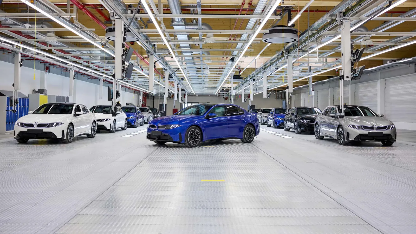A fábrica mais antiga da BMW sempre produziu carros a combustão. A partir do próximo ano, ela produzirá apenas veículos elétricos.