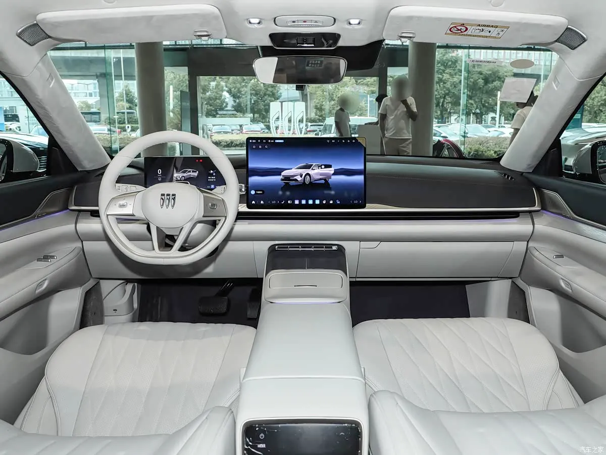 Buick Electra L7 è stata messa in vendita in Cina a 179.900 yuan. Si tratta di un grande sedano alimentato a 800 V e dotato di motore 6C.