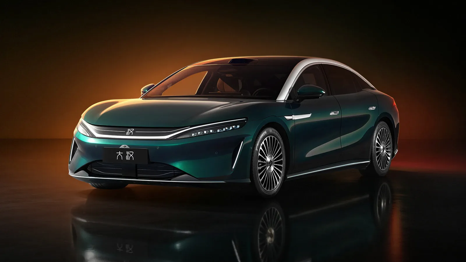 Il BYD Da Han parte con una pre-vendita a partire da 249.900 yuan. Questo grande sedano, con un’autonomia di 1.008 km, punta a un livello superiore rispetto al Han.