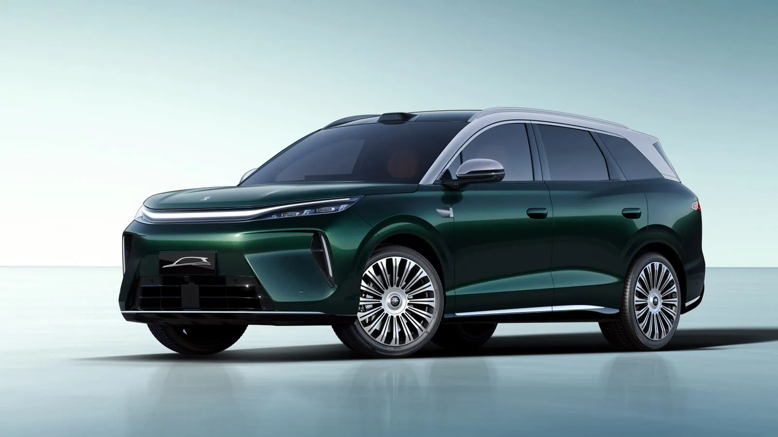 BYD pokaże trzeciego Tanga 21 sierpnia. 850 km CLTC i 5 minut do 70 procent