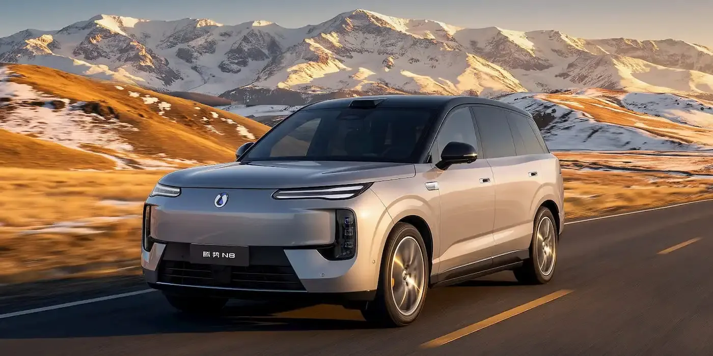 Il nuovo SUV elettrico a 5 posti di BYD ha un’autonomia superiore a 1.000 km e una ricarica in soli 5 minuti.