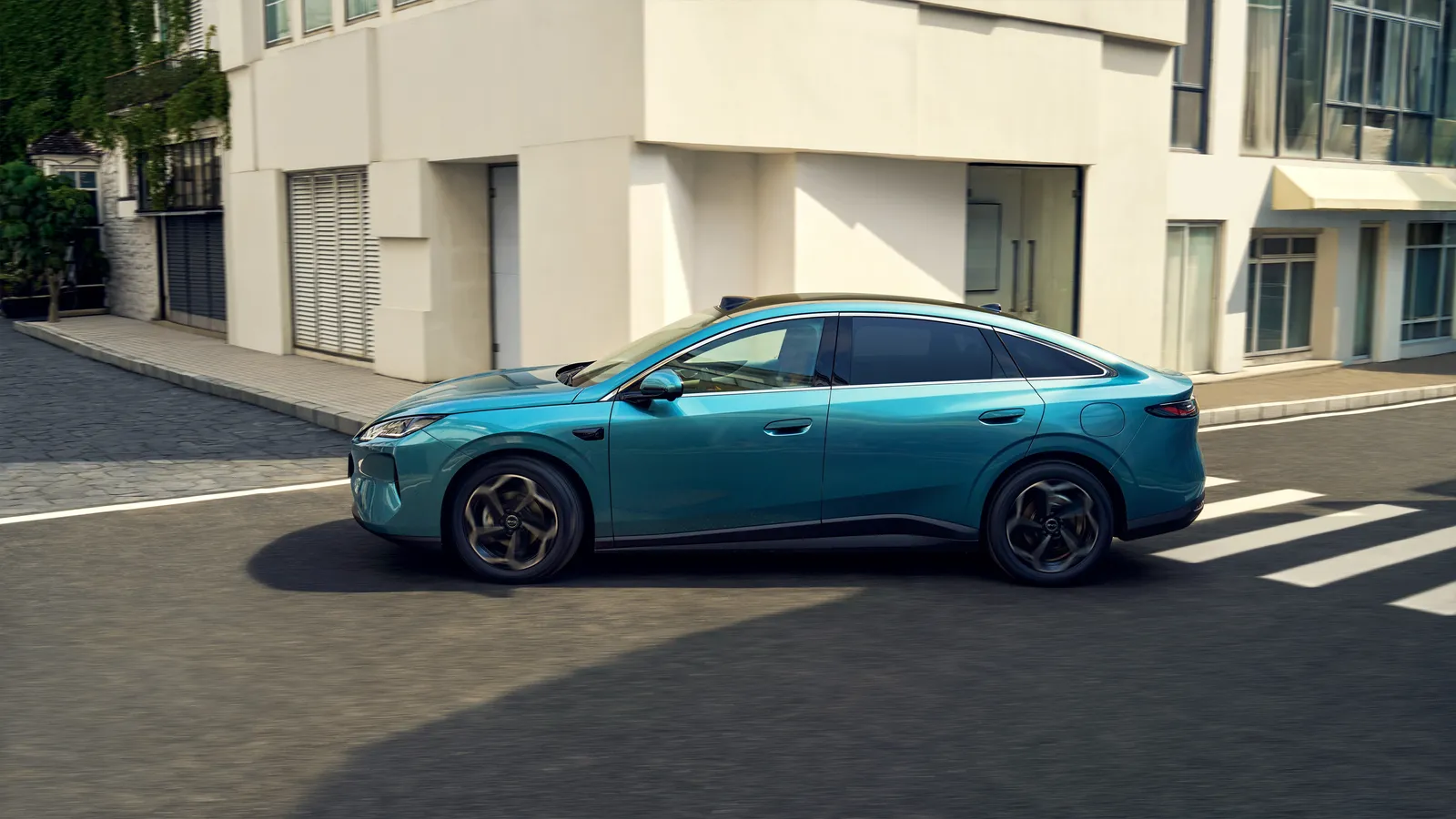 Le BYD Seal 06 est disponible à partir de 99 900 yuans. Ce sedan abordable intègre un système de 800 V, du LiDAR ainsi qu’une capacité de charge en 9 minutes.