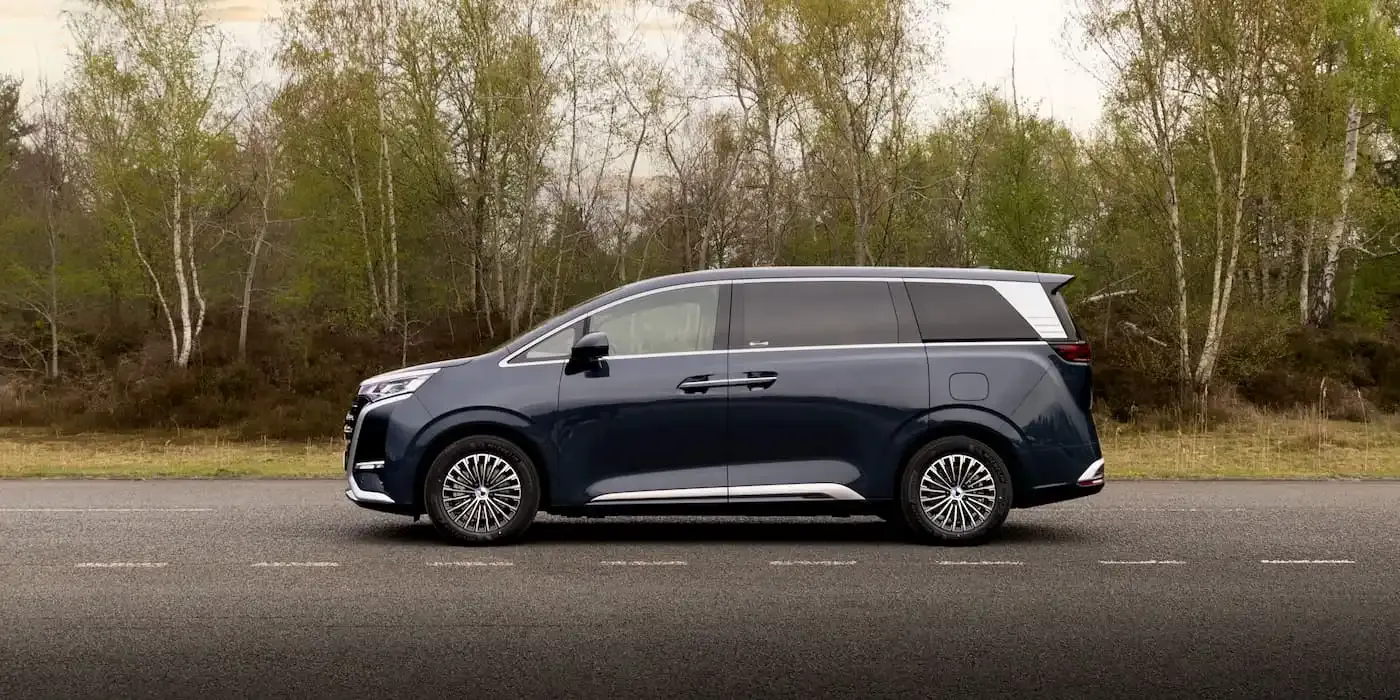 BYD конкурує з розкішними брендами завдяки своєму першому преміум-MPV на 7 місць у Великобританії.