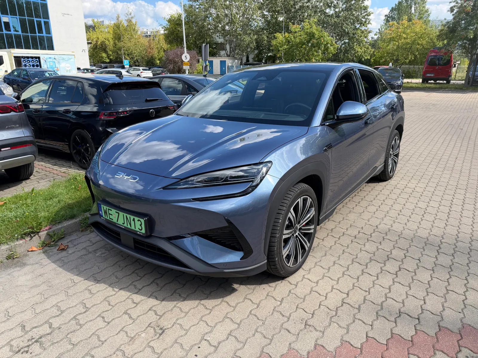 BYD zarobił w półroczu o 20,5% mniej. Zagranica rośnie, ale Chiny wciąż ciągną wynik w dół