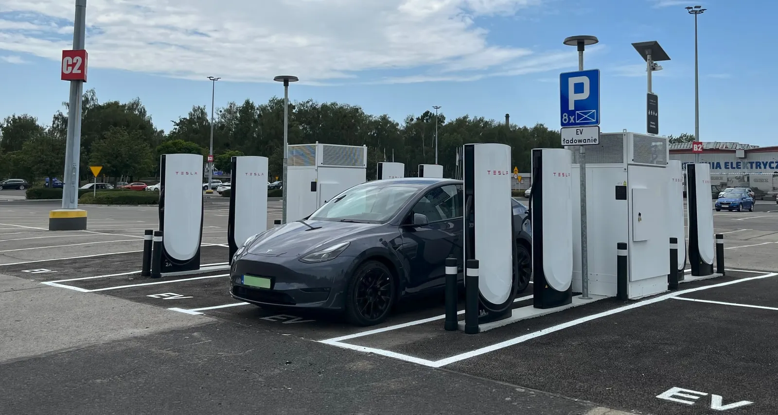 BYTOM Supercharger || Moya a 1,99 zł/kWh fino alla fine di agosto + sconti negli abbonamenti || KRAKÓW dispone di 540 kW e 1,79 zł/kWh