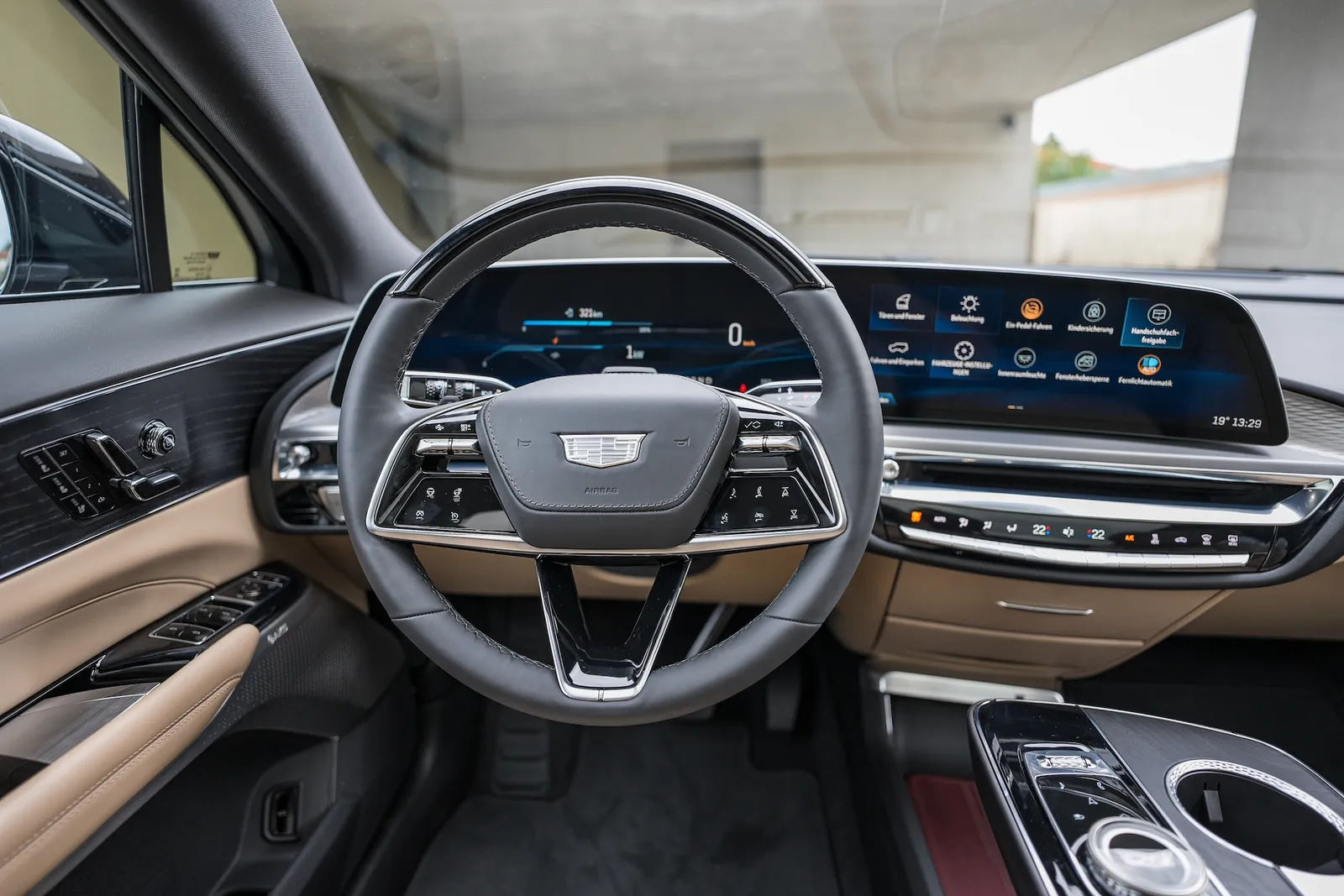 Cadillac-Lyriq-UK-interior