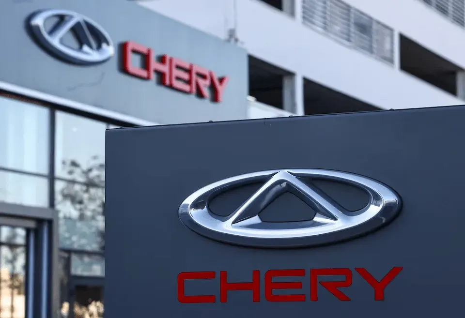 Chery aprirà un centro R&D nel Regno Unito nell’autunno del 2026. Il passo successivo sarà la produzione locale insieme a Nissan.