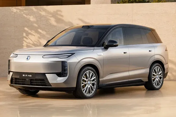 Denza N8 knackt mit 130-kWh-Akku die 1.000-Kilometer-Marke