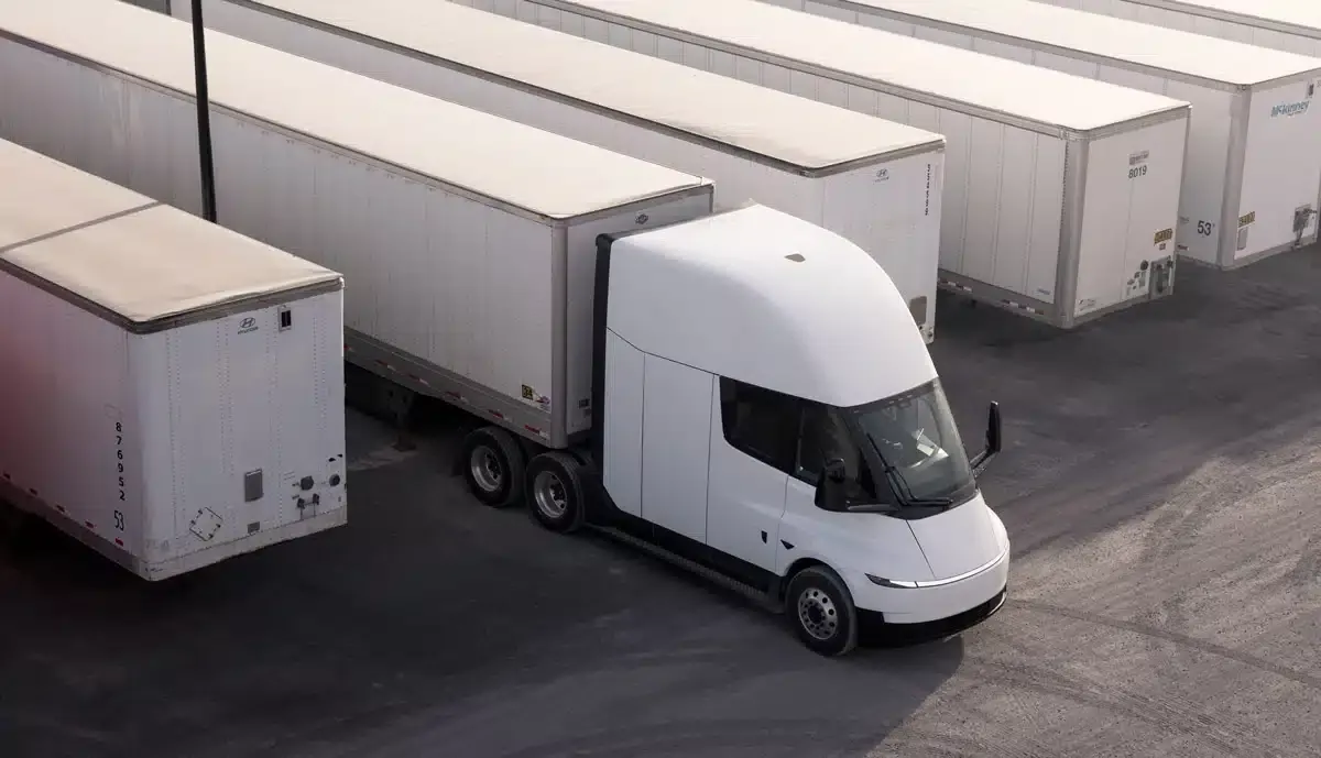 Einride vuole aggiungere 500 Tesla Semi alla flotta di camion elettrici nordamericana