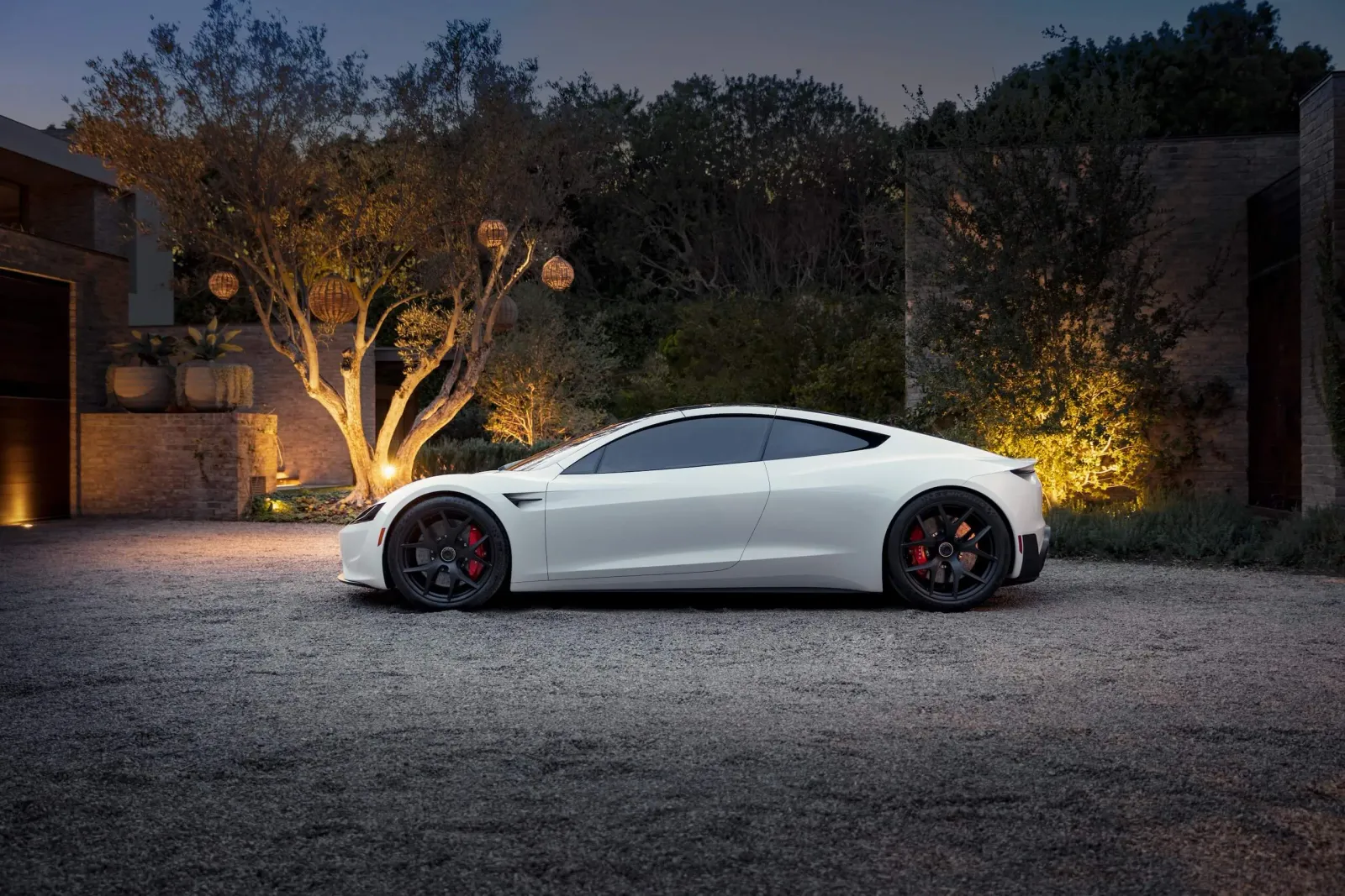 Elon Musk verspricht erneut fliegende Autos. Tesla hat bislang nicht einmal den Roadster ausgeliefert.