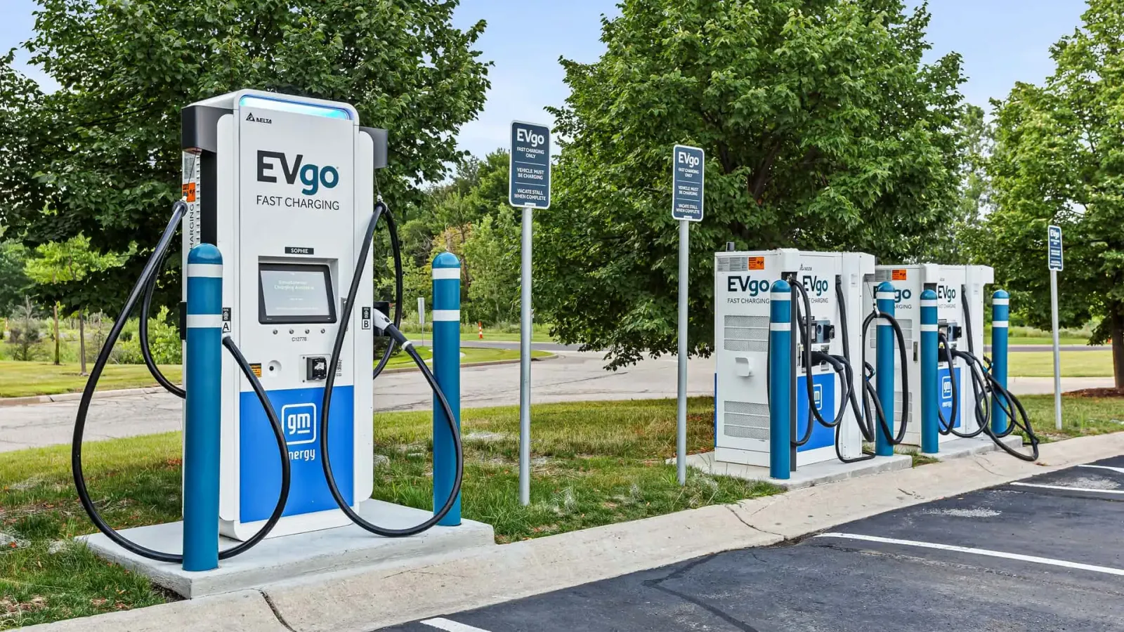 Os carregadores rápidos da EVgo podem fornecer até 350 kW