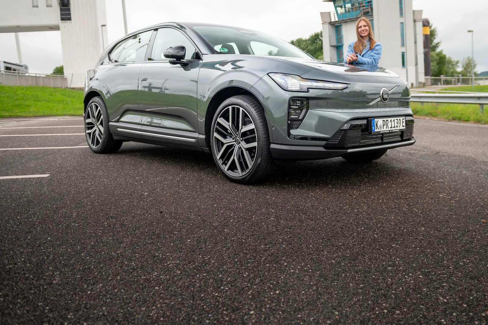 Primeira experiência de dirigir: o Volvo EX60 impressiona com seu conforto refinado