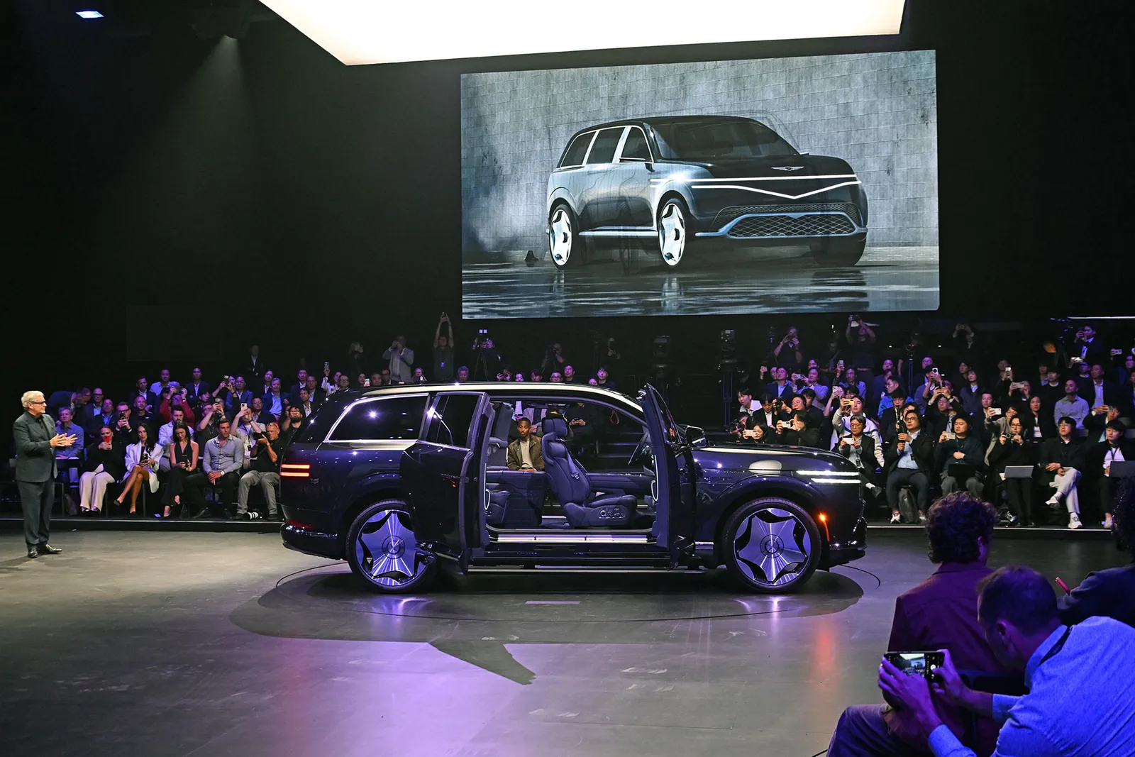 Genesis GV90: svelato il SUV di lusso elettrico