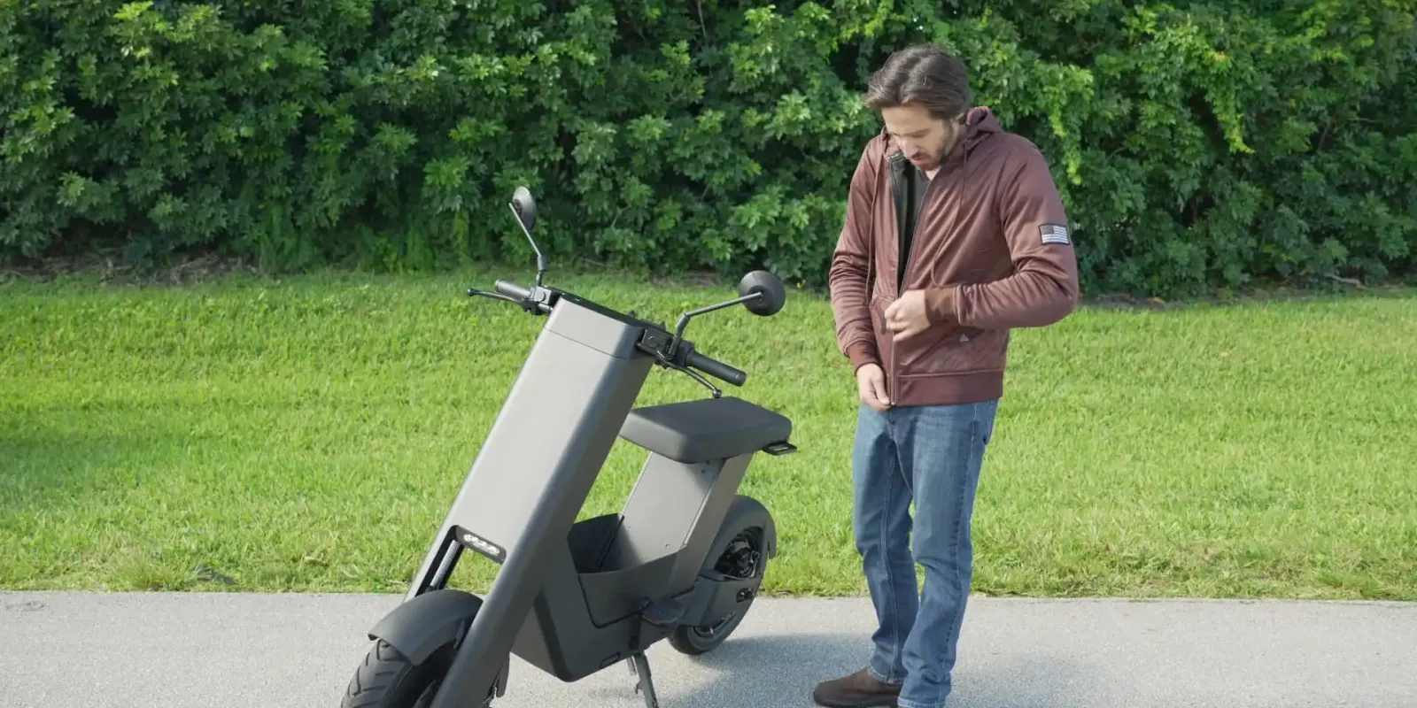 Comprando uma bicicleta elétrica para o seu adolescente voltar às aulas? Não se esqueça deste equipamento de proteção com aparência legal