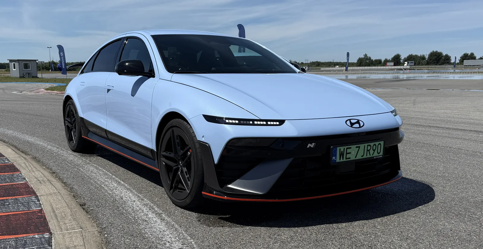 Hyundai Ioniq 6N: CENA od 323 700 zł. Rozdeptuje Porsche Taycan GTS. Nie dotykaj! Czasem lepiej nie wiedzieć, ile się traci