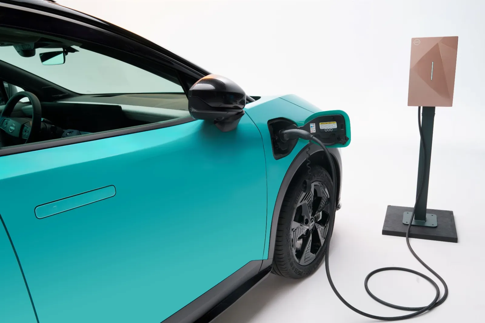 Nissan leaf valeo bidirektionales laden ac wallbox ladestation