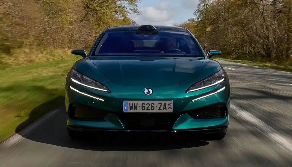 Leistungsstarker Elektro-Shooting-Brake von Denza am Nürburgring gesichtet