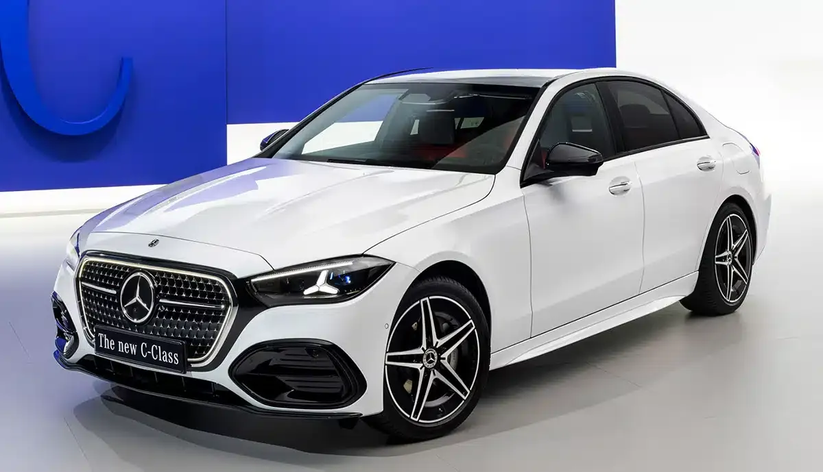 Nuova Mercedes C-Klasse: i modelli ibridi plug-in garantiscono un’autonomia elettrica fino a 100 chilometri