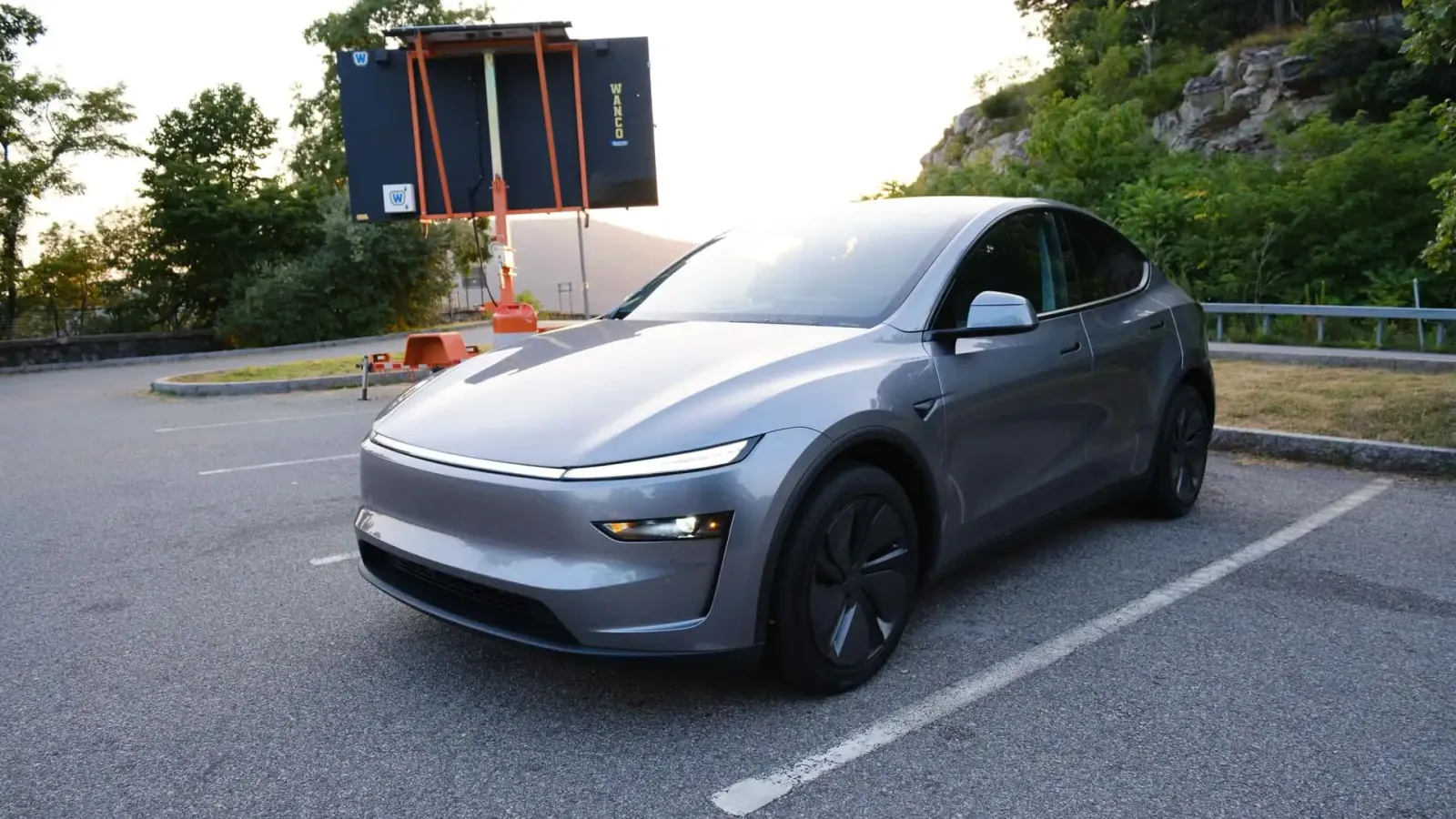 O Tesla Model Y é um dos veículos elétricos elegíveis para os descontos Standard e Charge Ahead.
