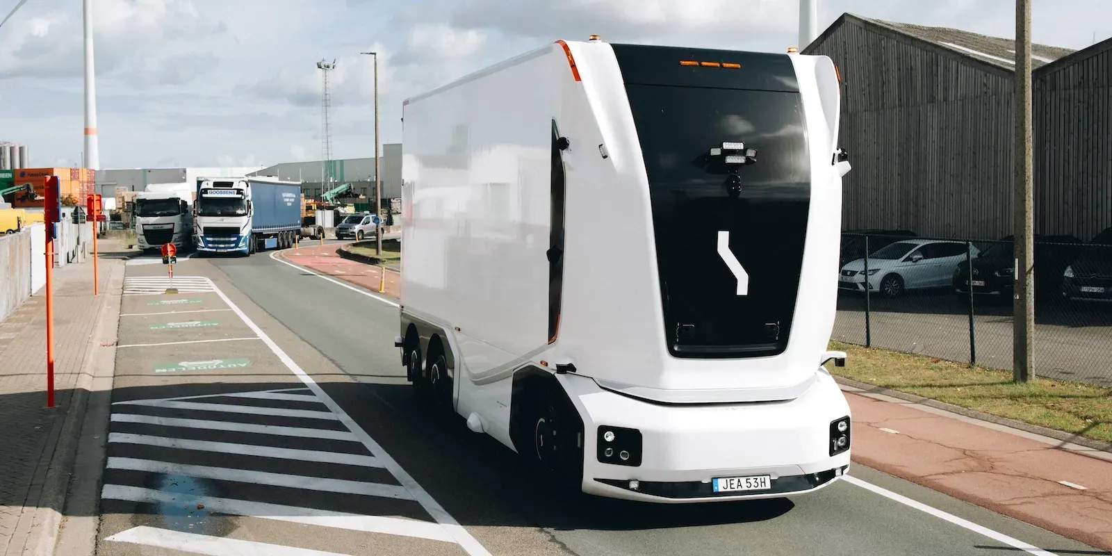 Einride fa funzionare il primo camion pesante completamente autonomo su strada pubblica in Belgio, al porto di Anversa-Bruges