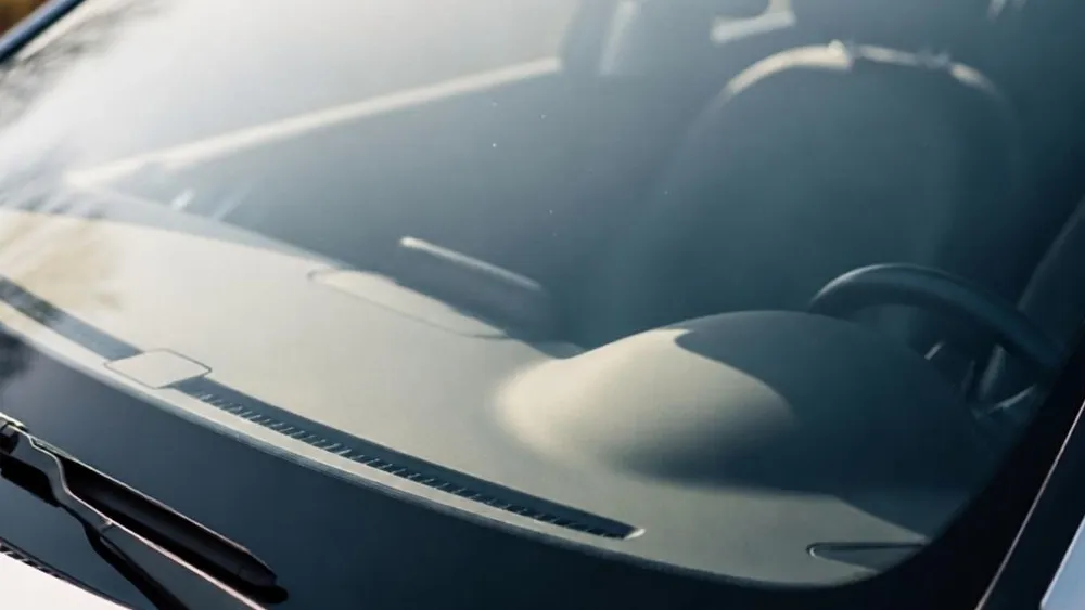 Pare-brise et voiture électrique : caméras, capteurs et recalibrage