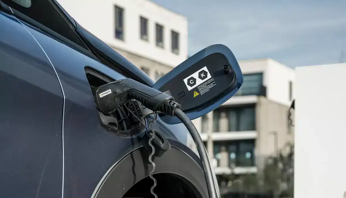 Sprzedaż hybryd typu plug-in na świecie w lipcu 2026 roku: +9 procent w porównaniu z rokiem poprzednim