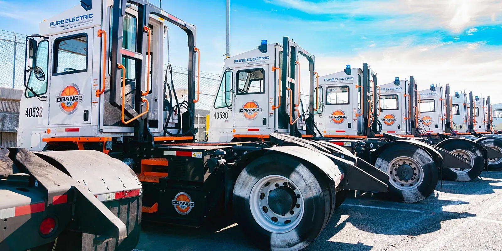 APM Terminals Elizabeth ordina 96 trattori elettrici Orange EV