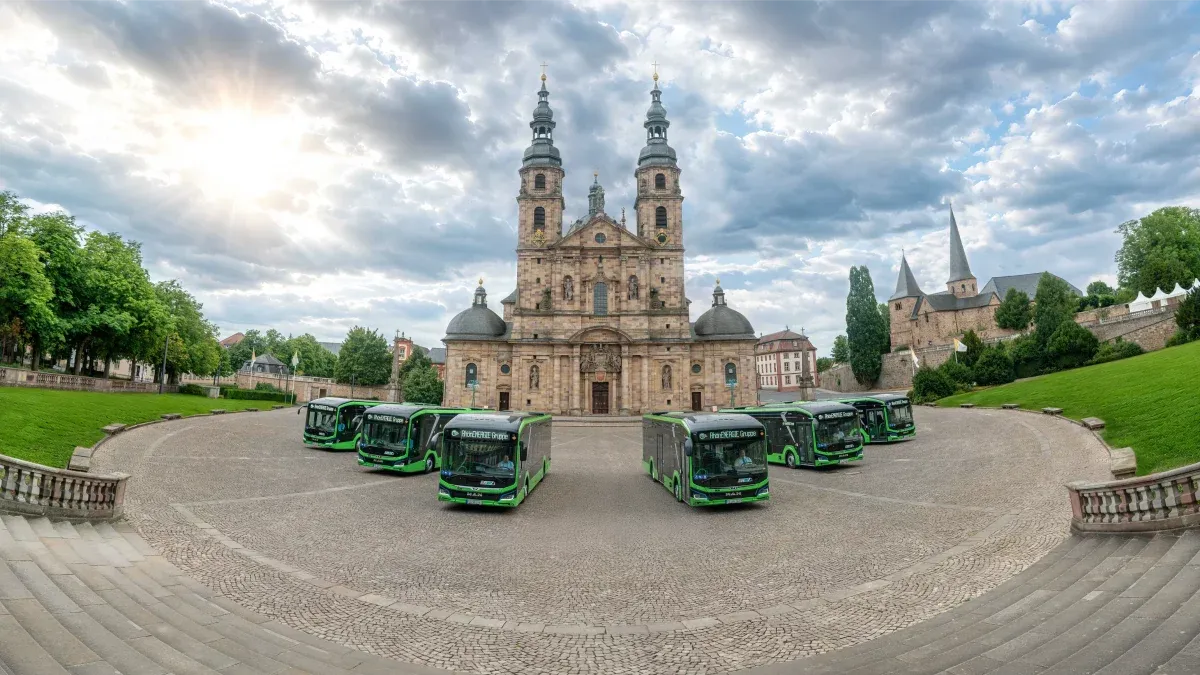 A RhönEnergie colocou em operação mais seis ônibus elétricos.