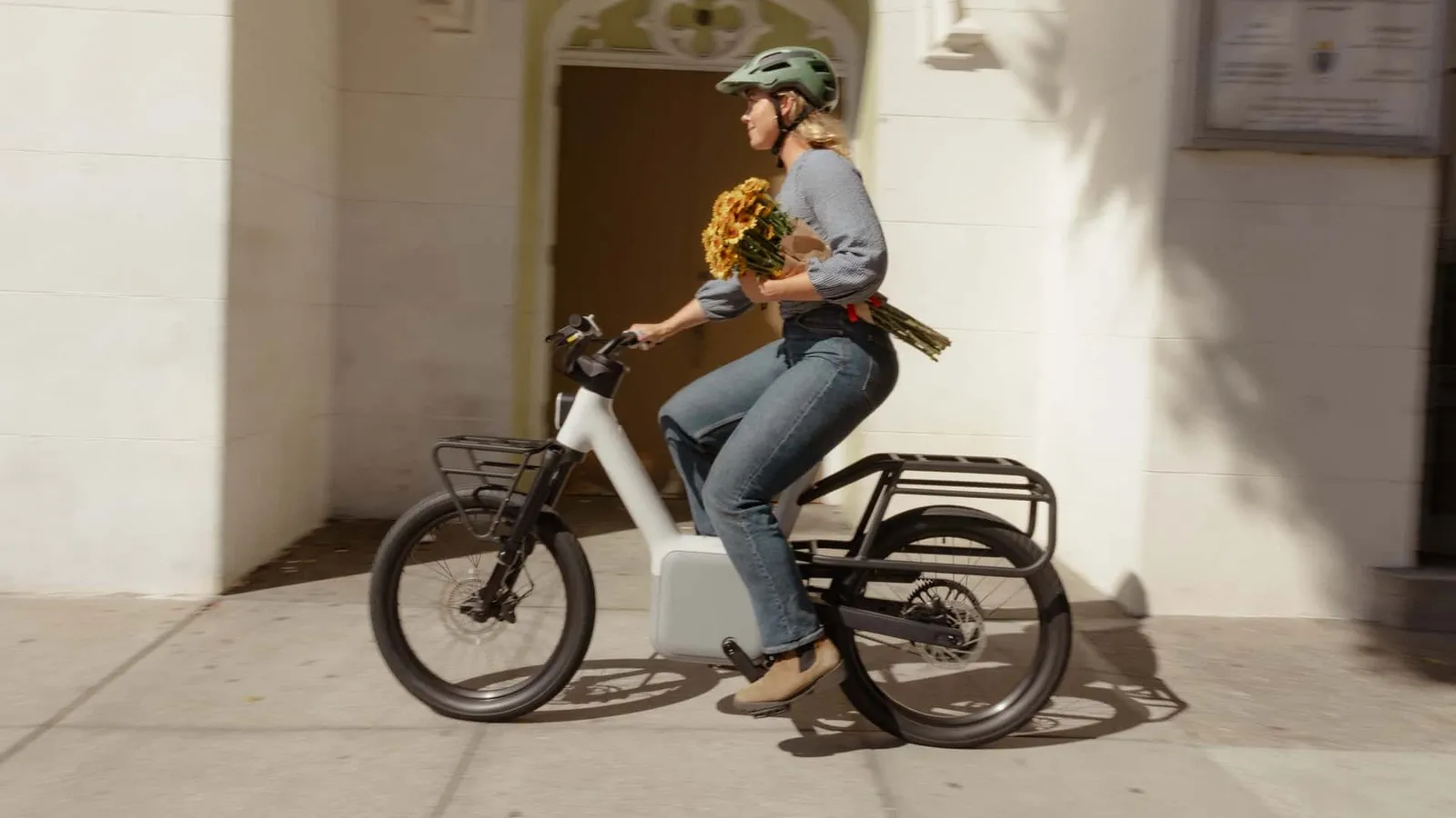 Устройство Also E-Bike от Rivian скоро начнет поставки.