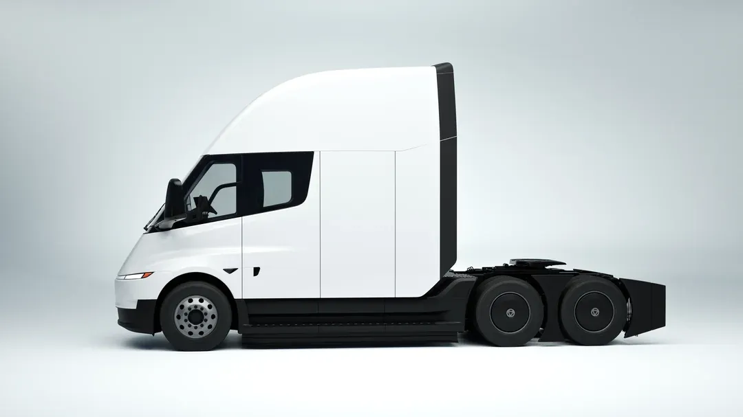 Tesla conferma che il camion elettrico Semi arriverà in Europa, verrà presentato all’IAA