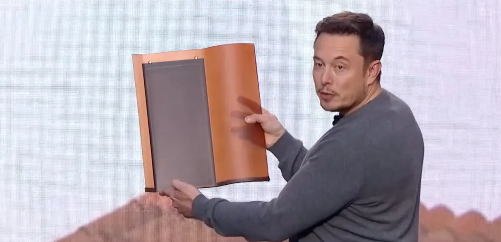 Tesla interrompe la produzione dei suoi pannelli Solar Roof, ritenuti non più economicamente vantaggiosi.