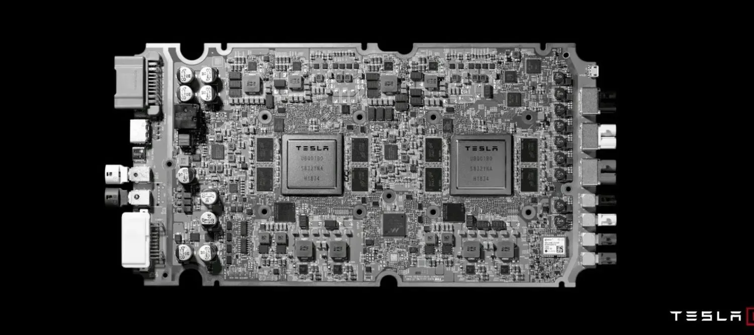 Tesla Model 3 z HW3 dostała retrofit do HW4. Jeden właściciel zrobił to szybciej niż Tesla