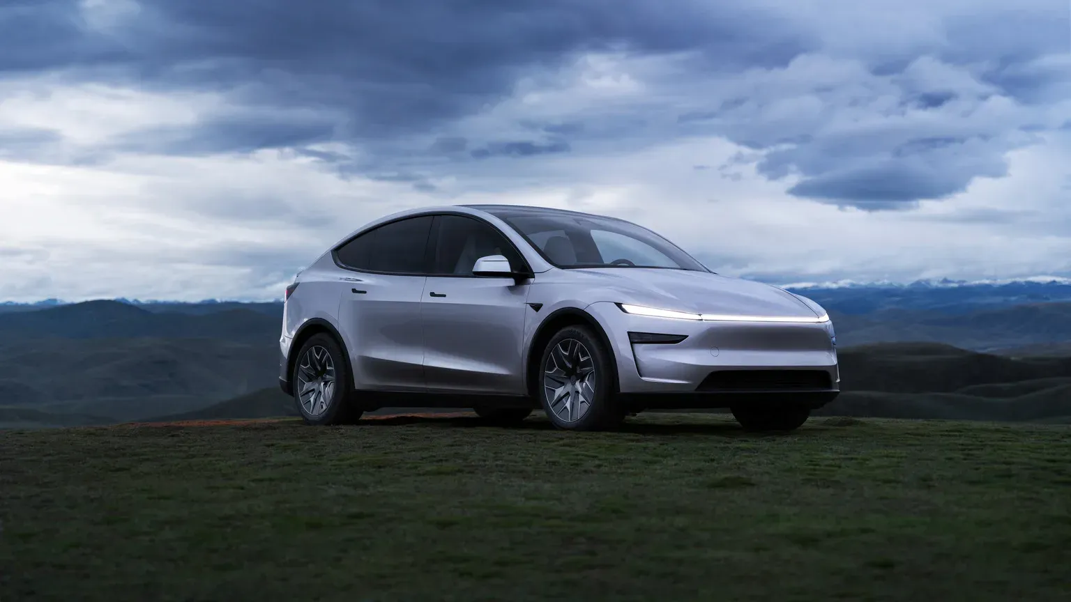 La Tesla Model Y Long ha percorso 358 miglia nel test di Edmunds. La versione più lunga si è rivelata più economica rispetto alla normale Model Y.