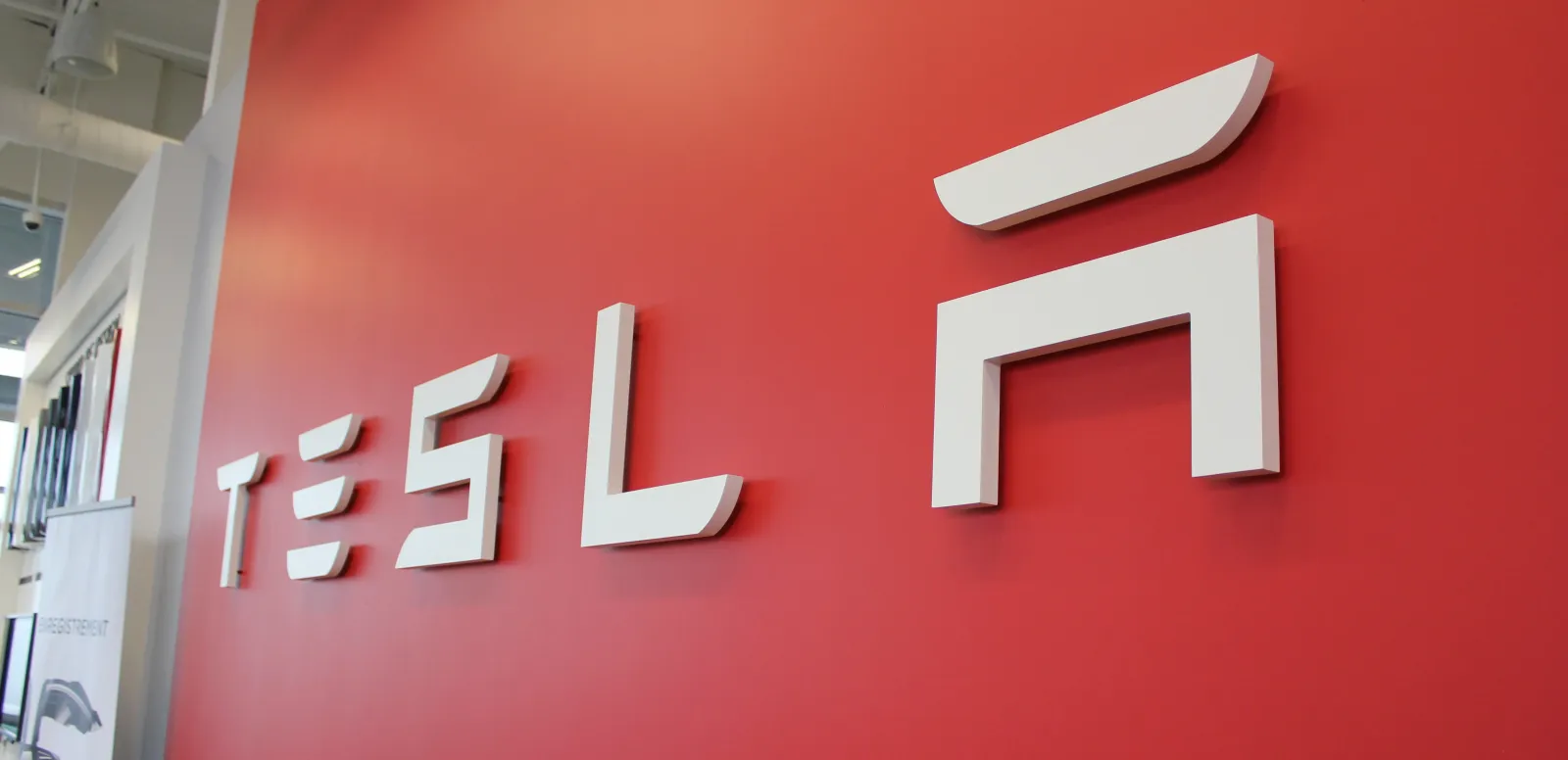 Tesla afferma che FSD v15 rappresenta un “salto di qualità” significativo, Optimus sarà in vendita nel 2027